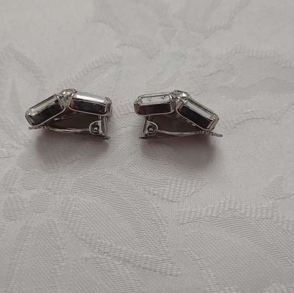 Weiss vintage baguette mozaic crystals silver tone clip on earrings - Picture 4 of 7